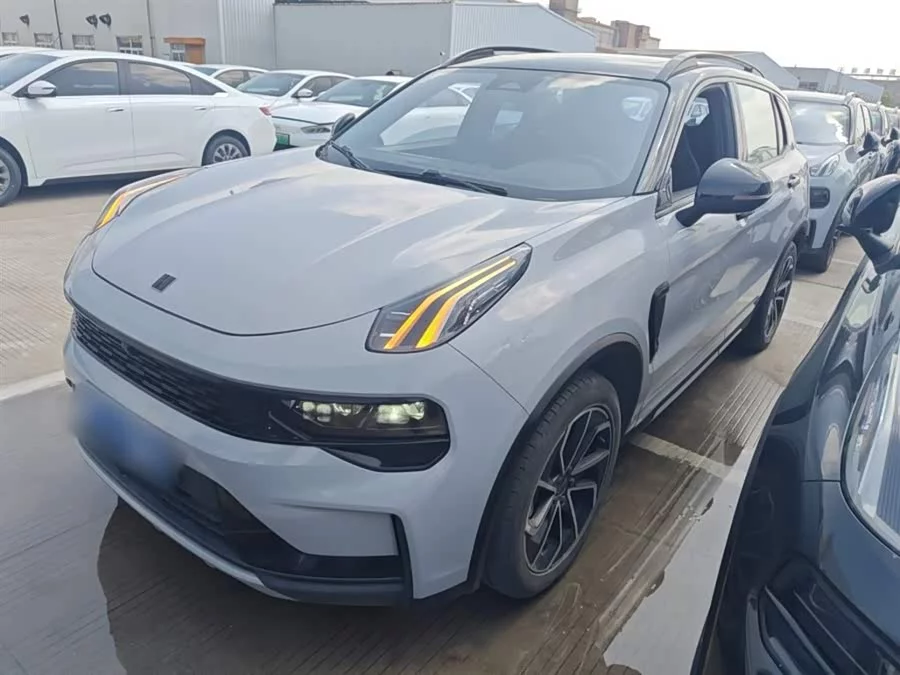 Lynk & Co 01