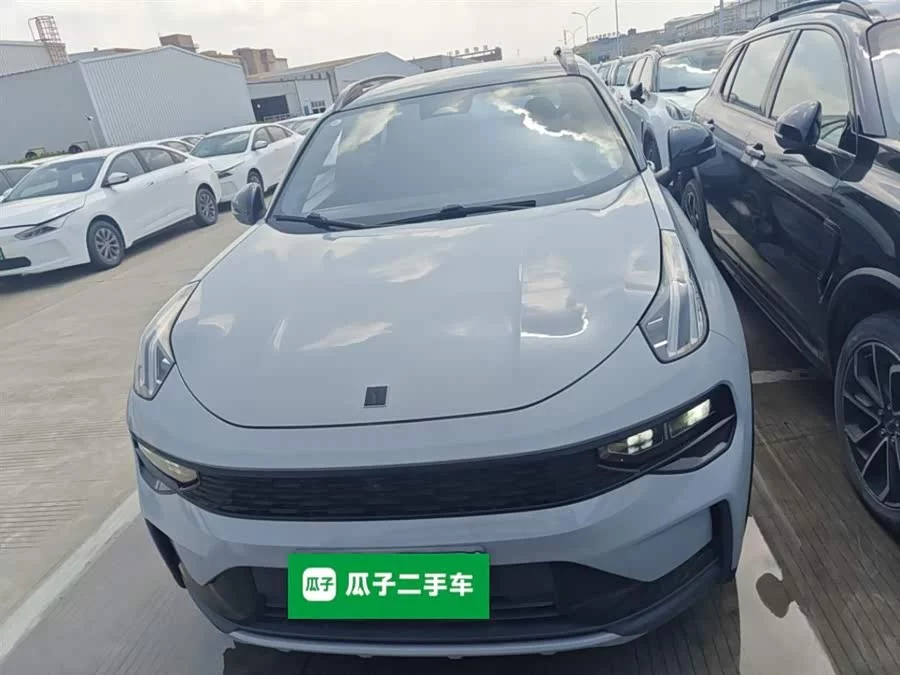 Lynk & Co 01