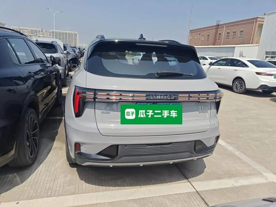 Lynk & Co 01