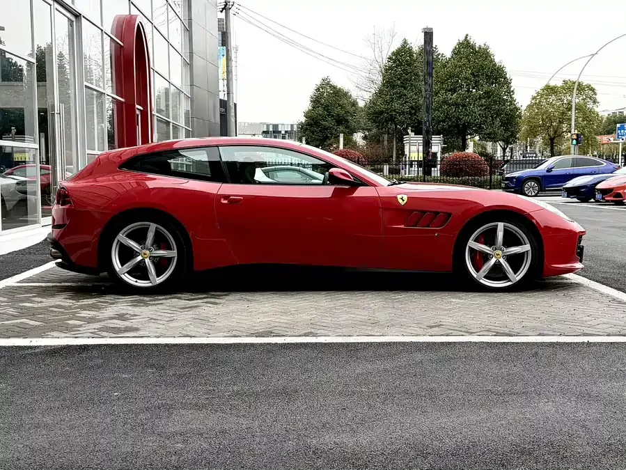 Ferrari GTC4Lusso