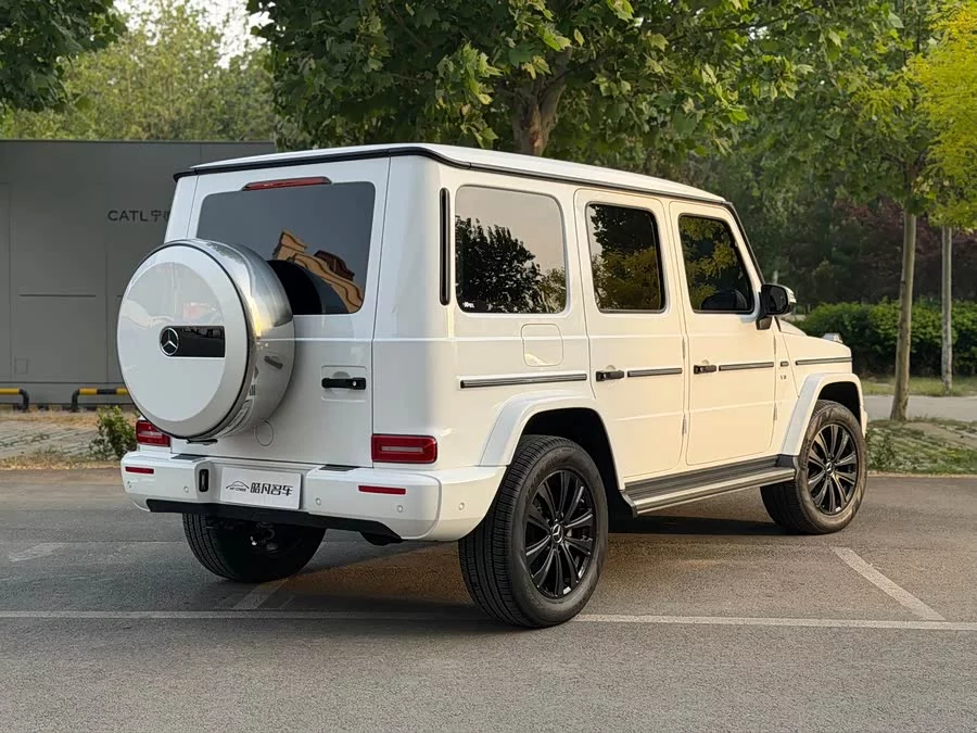 Mercedes Benz G-rated