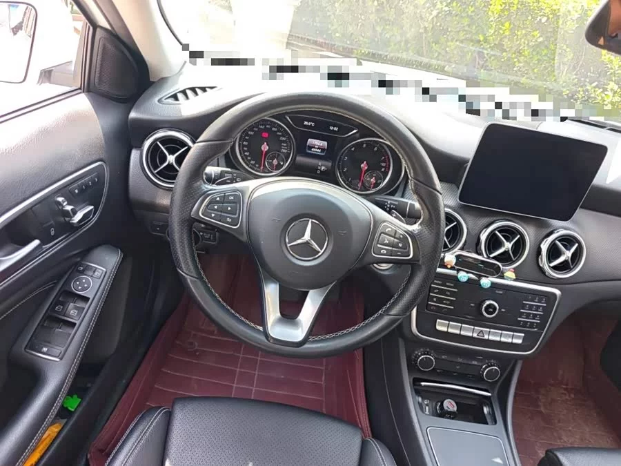 Mercedes Benz GLA
