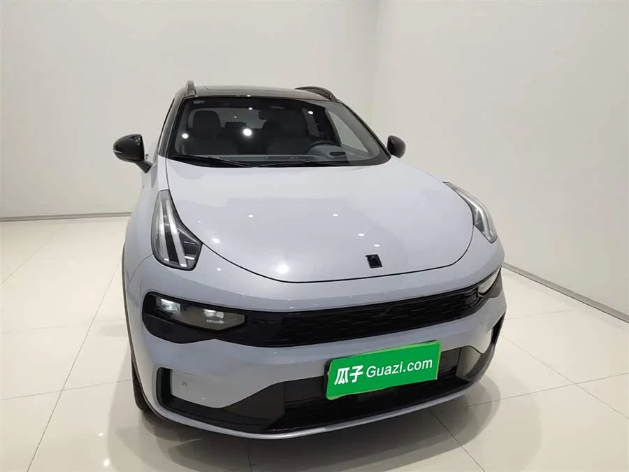 Lynk & Co 01