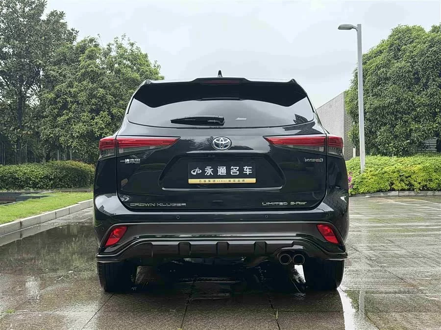 Toyota Crown Land