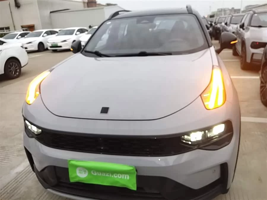 Lynk & Co 01