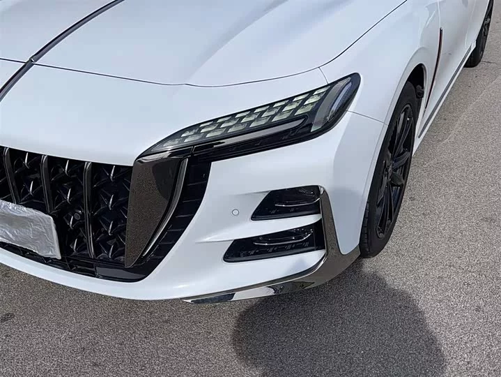 Hongqi H6