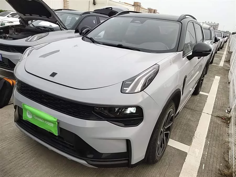 Lynk & Co 01