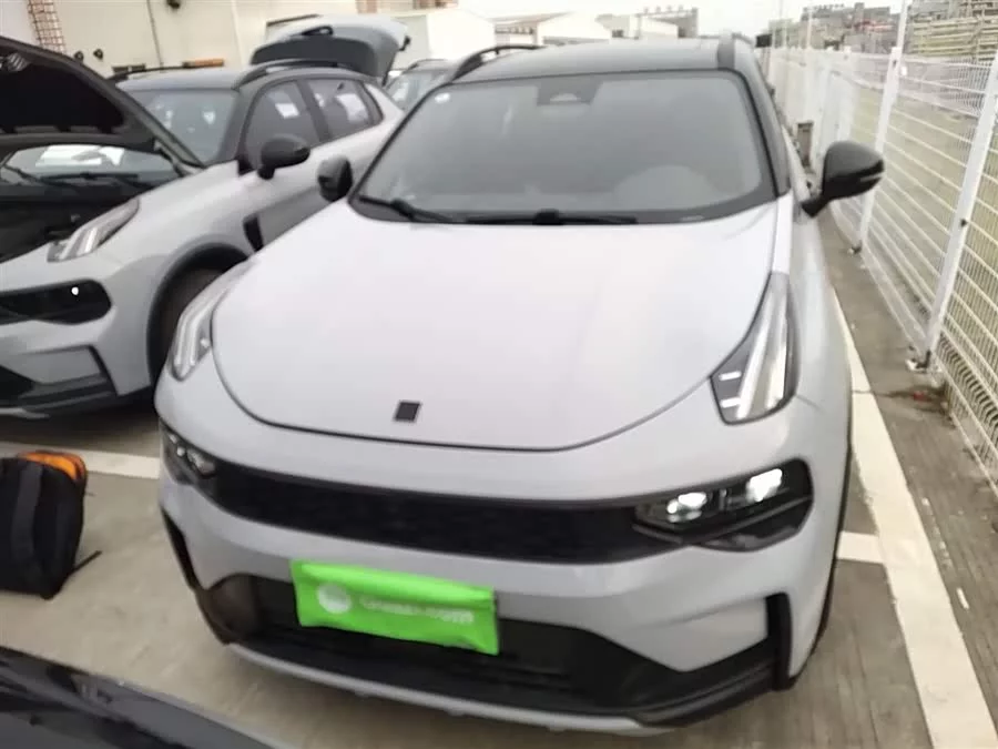 Lynk & Co 01