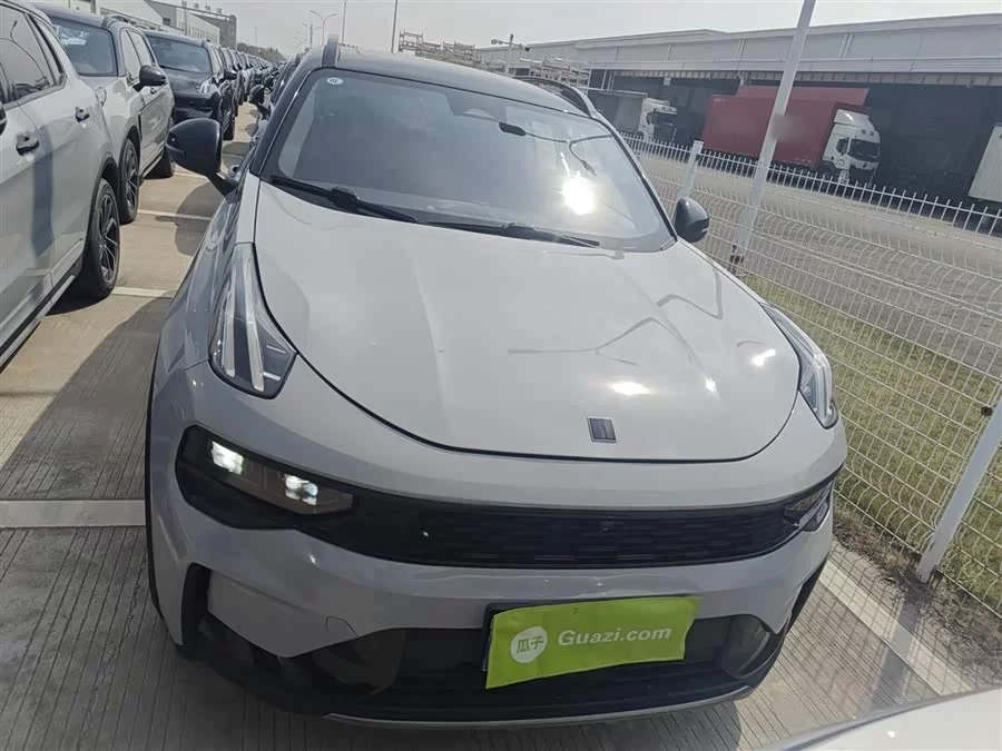 Lynk & Co 01