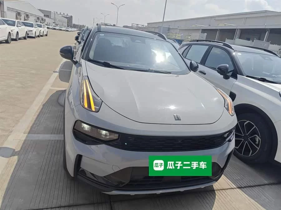 Lynk & Co 01