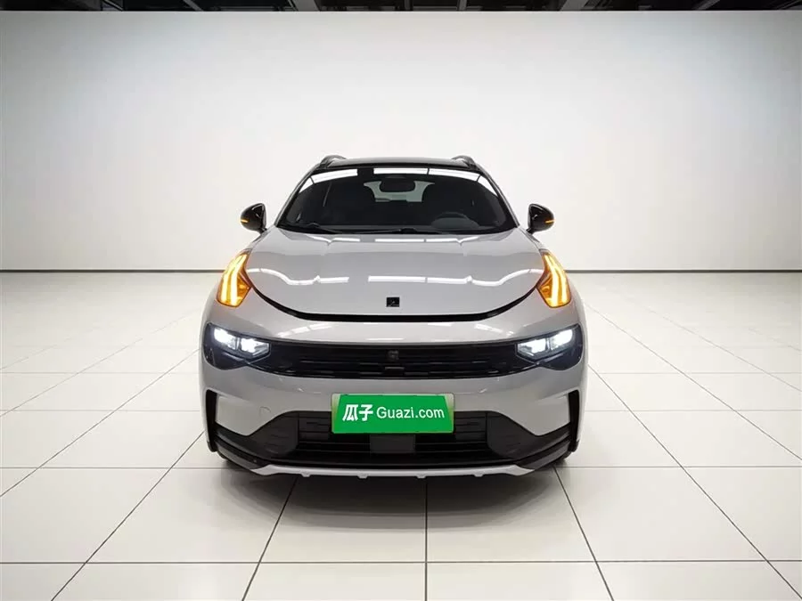 Lynk & Co 01