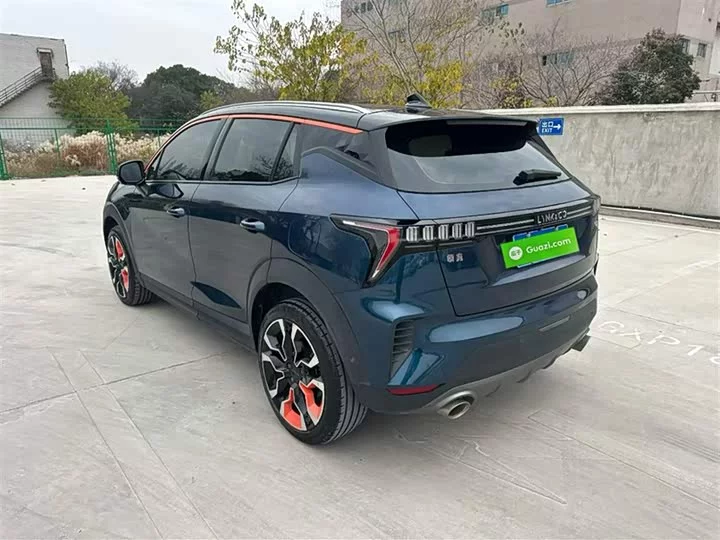 Lynk & Co 06