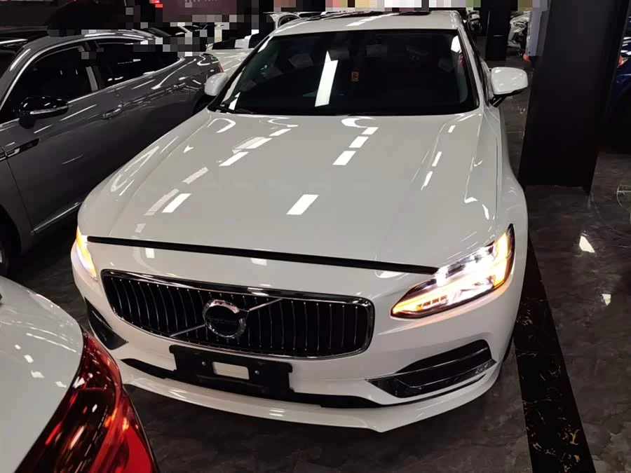 Volvo S90