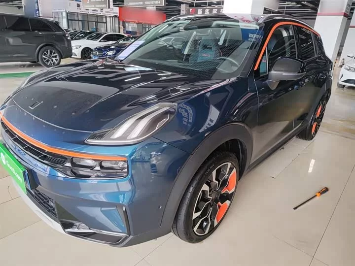 Lynk & Co 06
