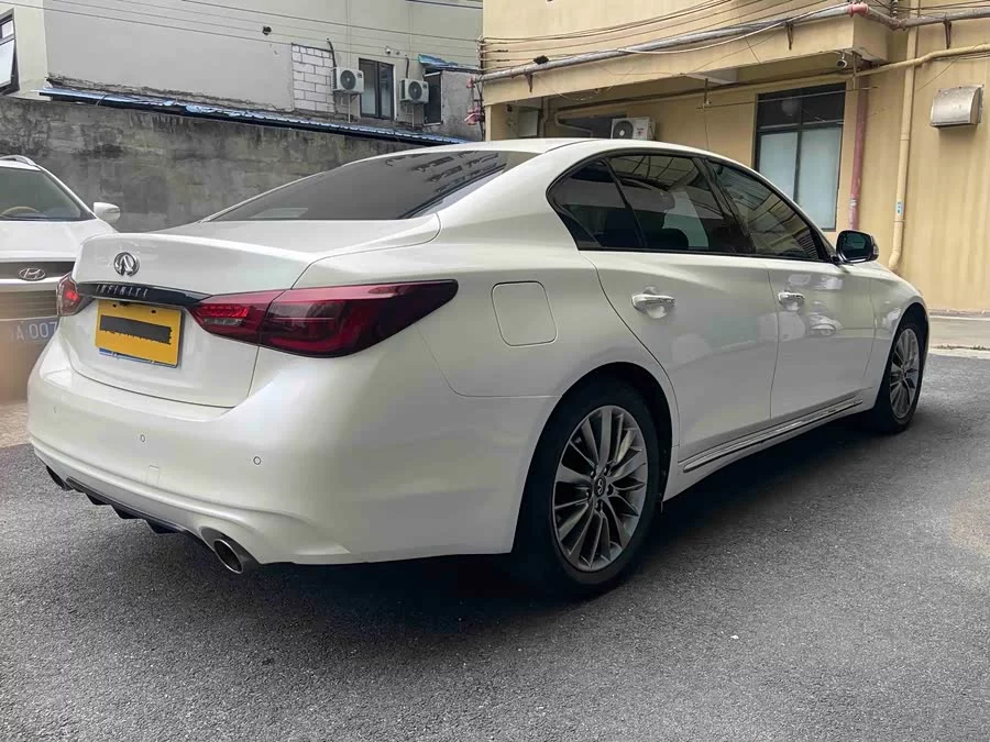 Infiniti Q50L