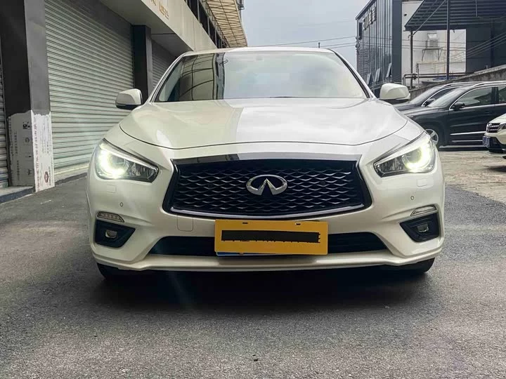 Infiniti Q50L