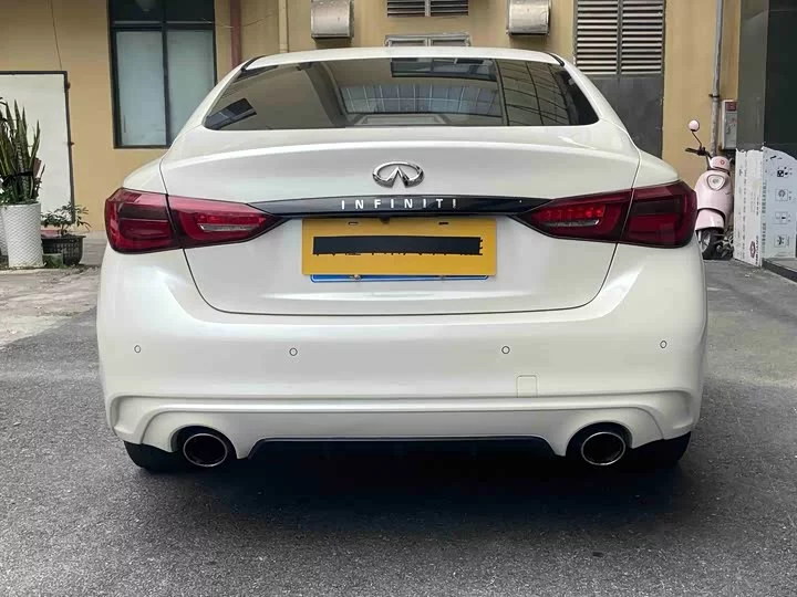 Infiniti Q50L