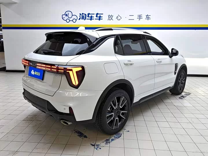 Lynk & Co 01