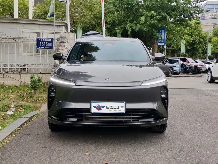 Dongfeng L8