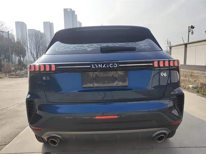 Lynk & Co 06