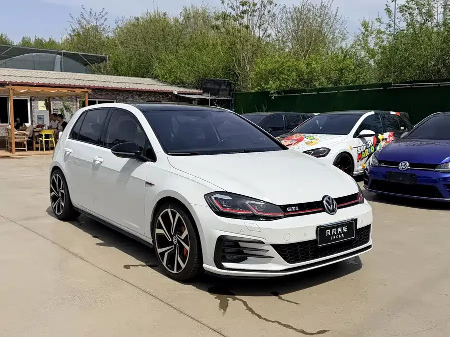 Volkswagen Golf GTI
