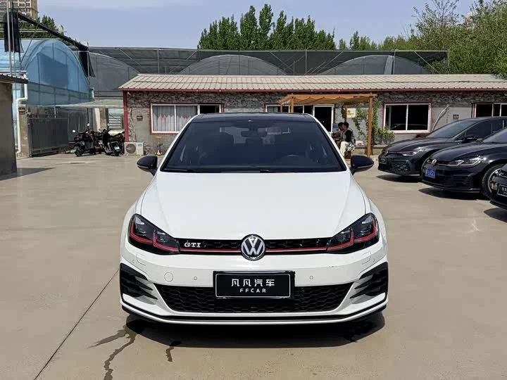 Volkswagen Golf GTI
