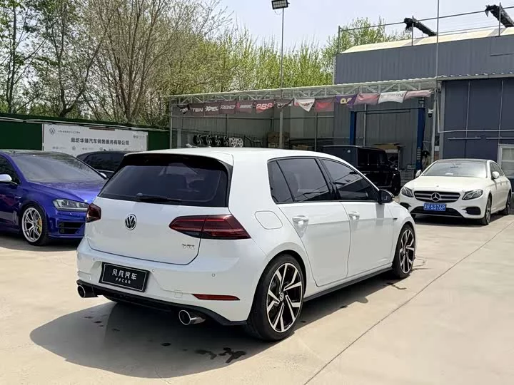 Volkswagen Golf GTI