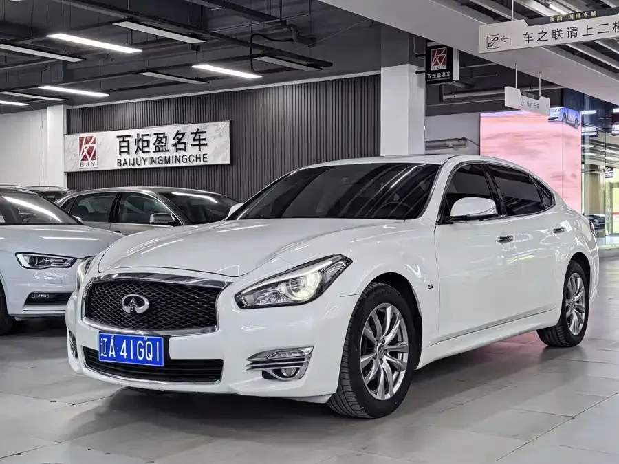 Infiniti Q70