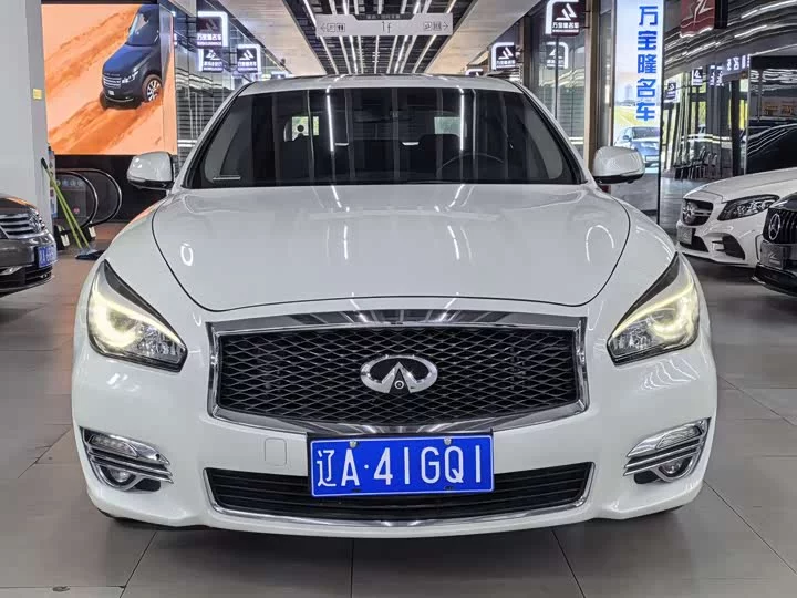 Infiniti Q70