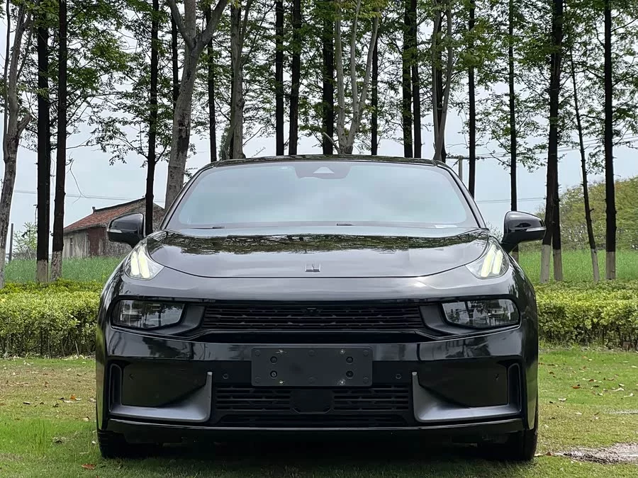 Lynk & Co 03