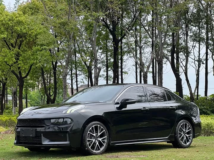Lynk & Co 03