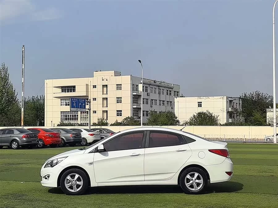 Hyundai Rena