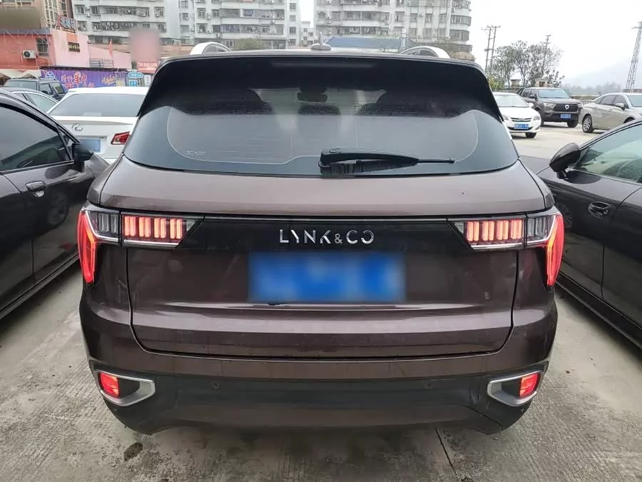 Lynk & Co 01
