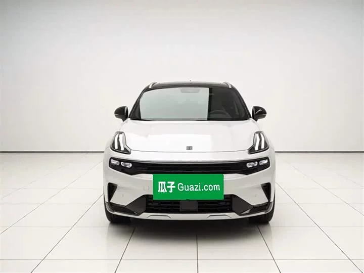 Lynk & Co 06