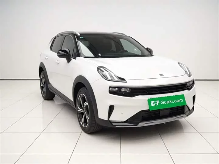 Lynk & Co 06