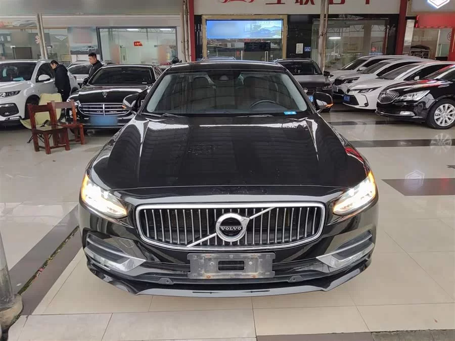 Volvo S90