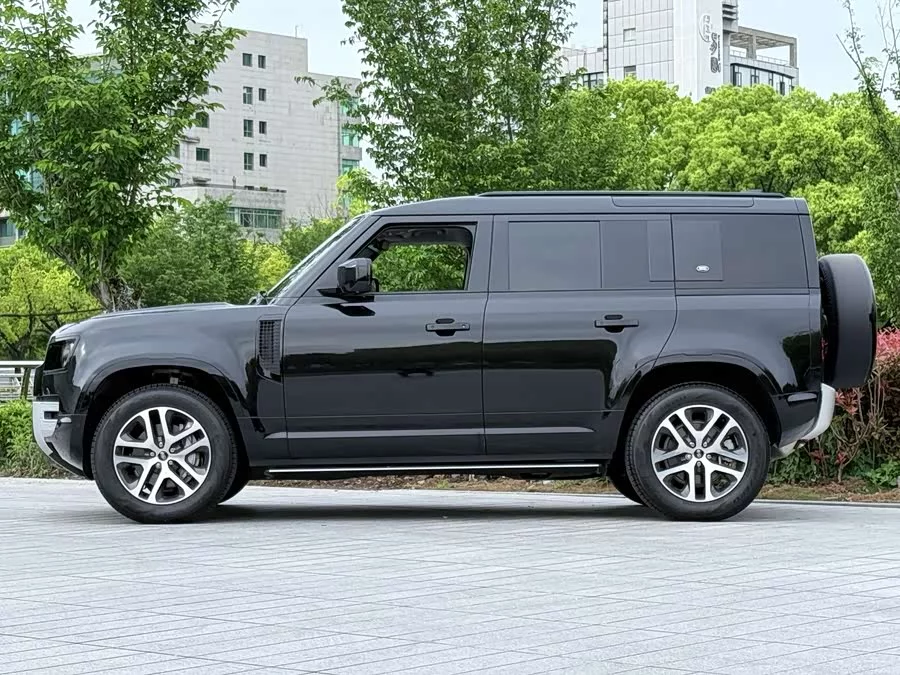 Land Rover guard