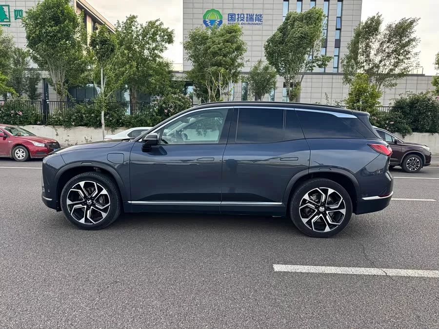 NIO ES8