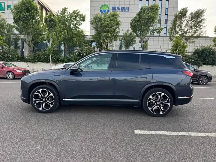 NIO ES8