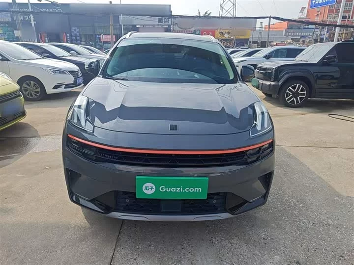 Lynk & Co 06
