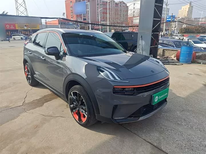 Lynk & Co 06