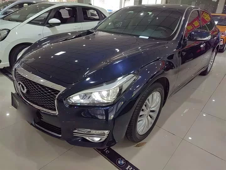 Infiniti Q70