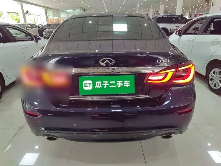 Infiniti Q70