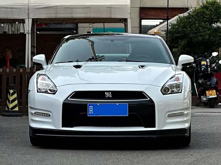 Nissan GT-R