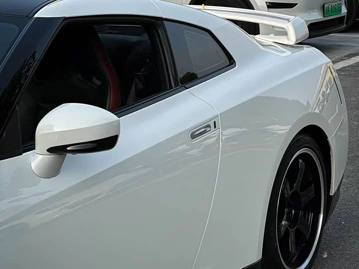 Nissan GT-R