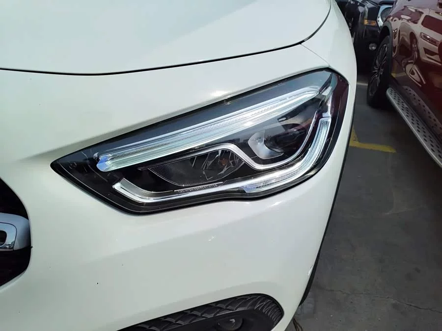 Mercedes Benz GLA