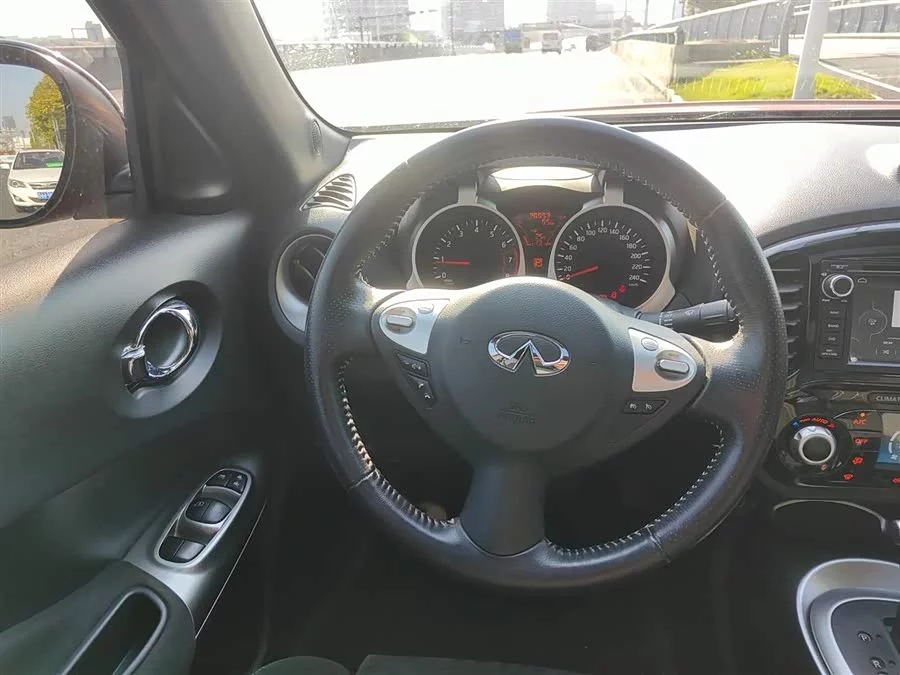 Infiniti ESQ