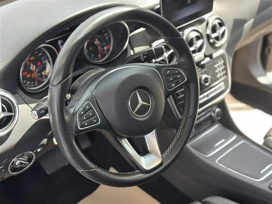 Mercedes Benz GLA