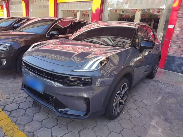 Lynk & Co 06