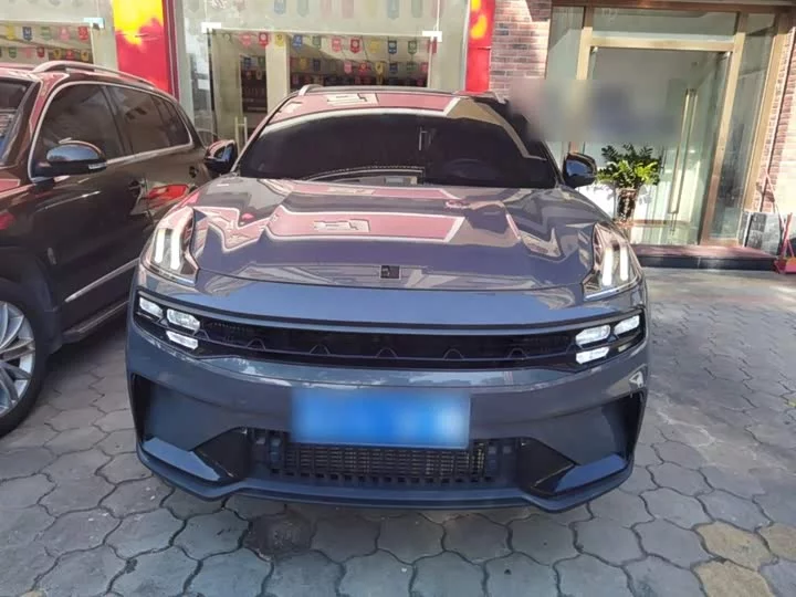 Lynk & Co 06